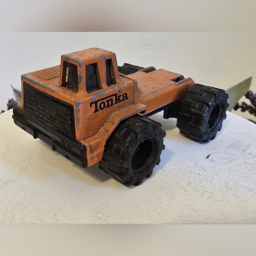 1992 Small Orange Metal Tonka Corp. Truck Toy [Read Details]